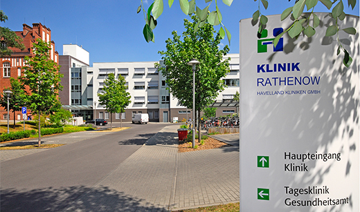 Haupteingang Forststr. der Klinik Rathenow