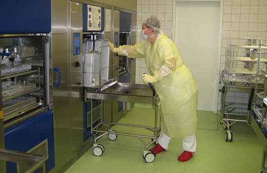 hochmodernen Reinigungs- und Desinfektionsautomaten (RDA) in der Zentralsterilisation