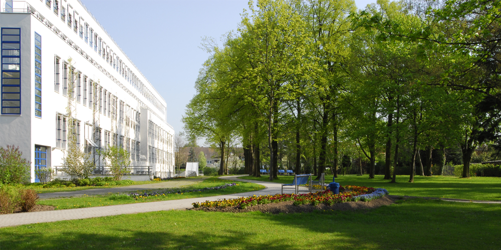 Gebäude und Aussenanlagen der Klinik Nauen